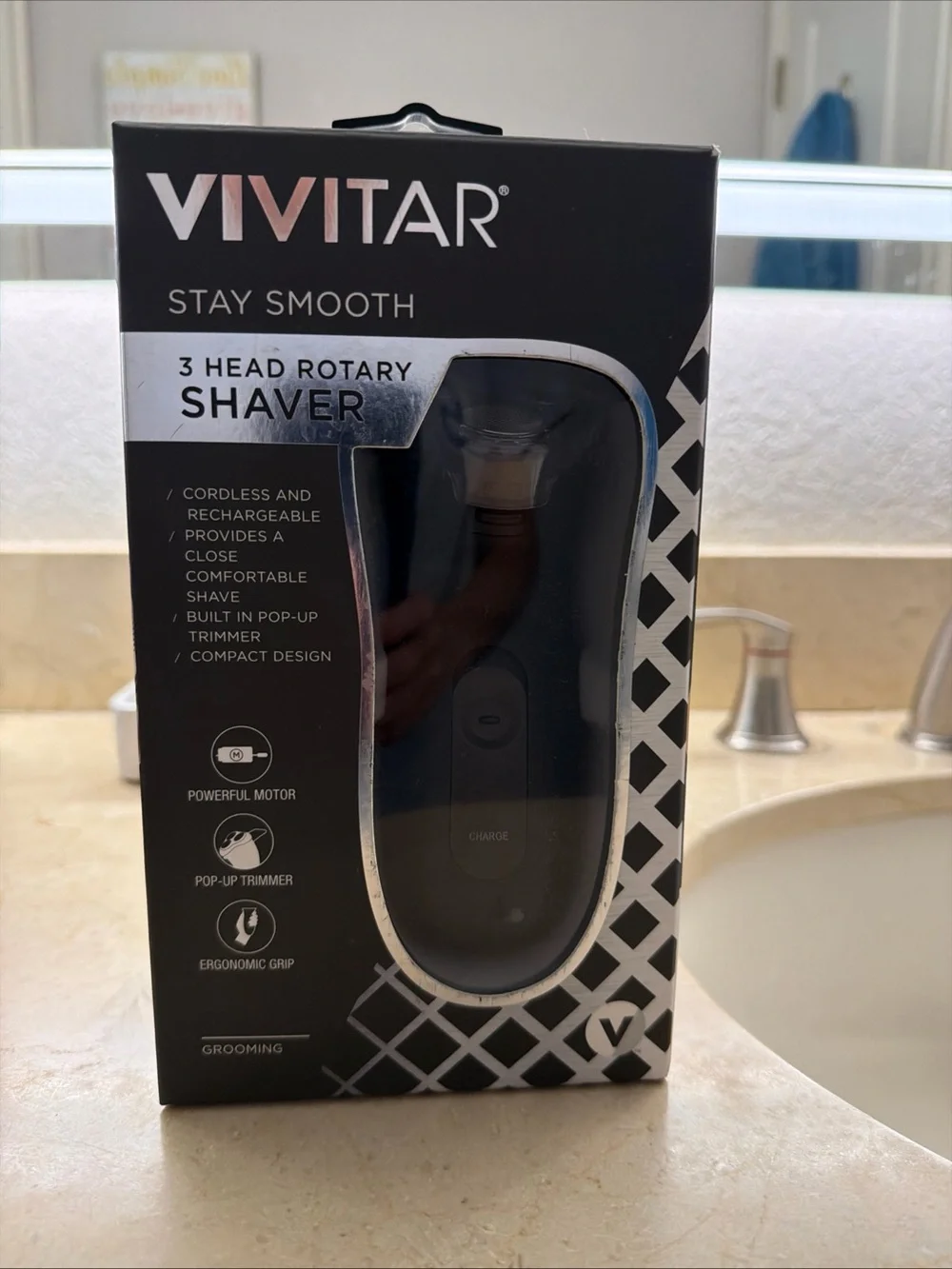 Vivitar Stay Smooth 3 Head Rotary Shaver Black Cordless Rechargeable PG-V002 NIB